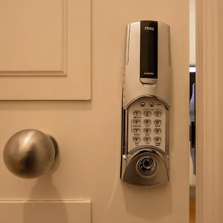 No Cais Do Sodré, Zona Com Muita Vida Noturna, Ttlsp55 1b Appartamento Lisbona